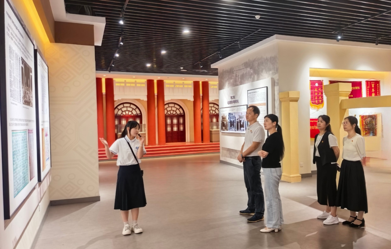 2026年9月18日，广西中医药大学工会到访我校调研交流，参观校史馆